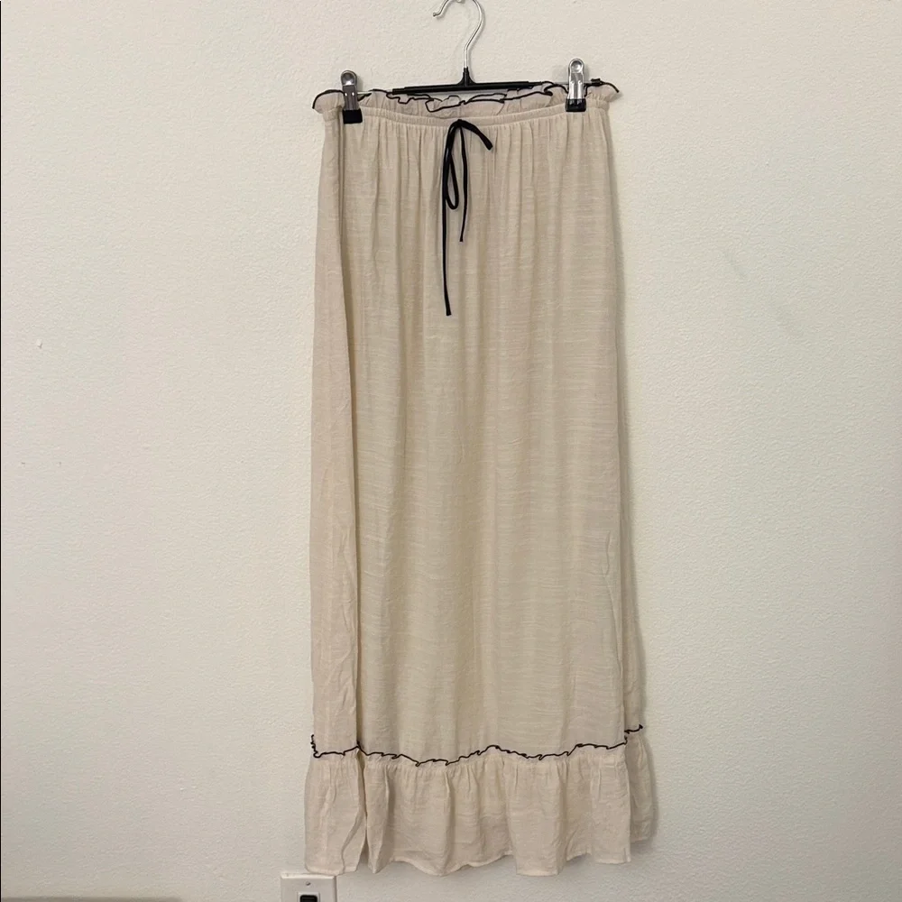 Elegant Cream Ruffle Set - Picture 3 of 7